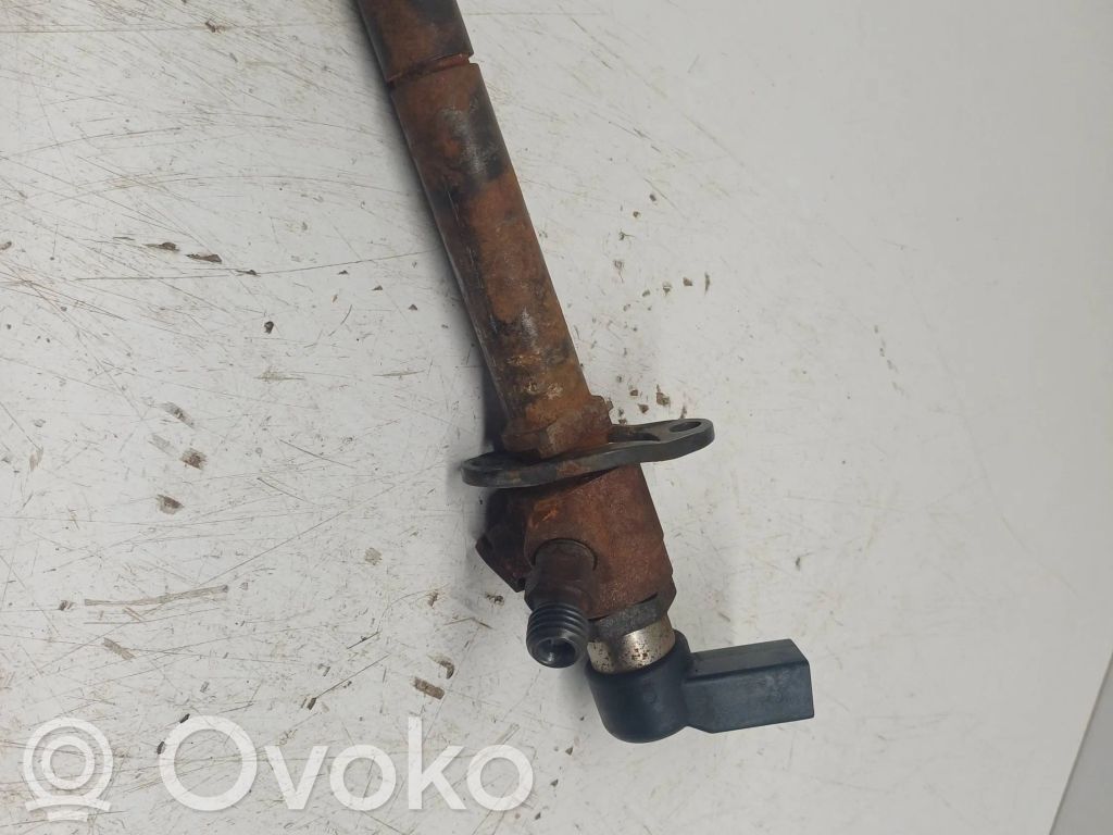 Jaguar S-Type Fuel injector 