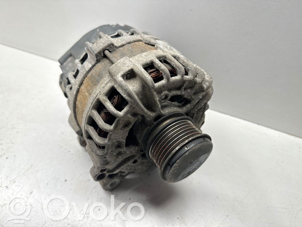 Volkswagen PASSAT B7 Alternator 