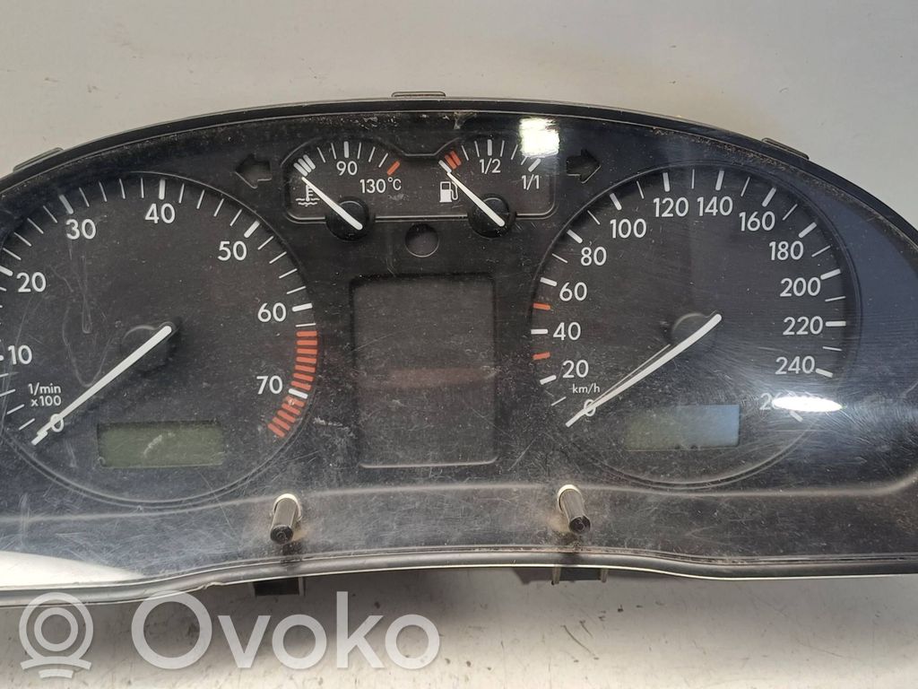Volkswagen PASSAT B5 Velocímetro (tablero de instrumentos) 