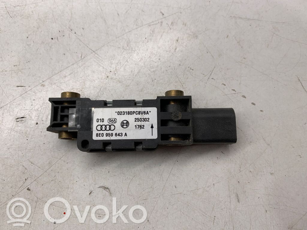 Audi A4 S4 B6 8E 8H Czujnik uderzenia Airbag 
