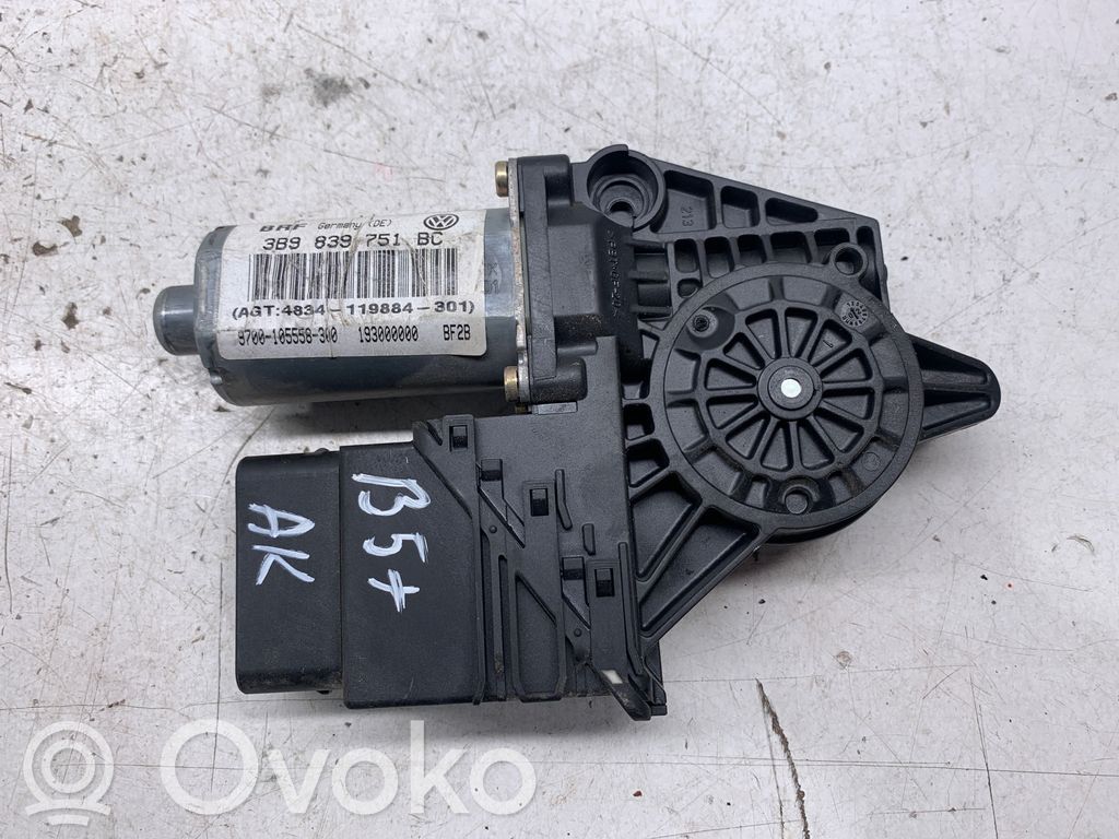 Volkswagen PASSAT B5.5 Silniczek podnoszenia szyby drzwi tylnych 
