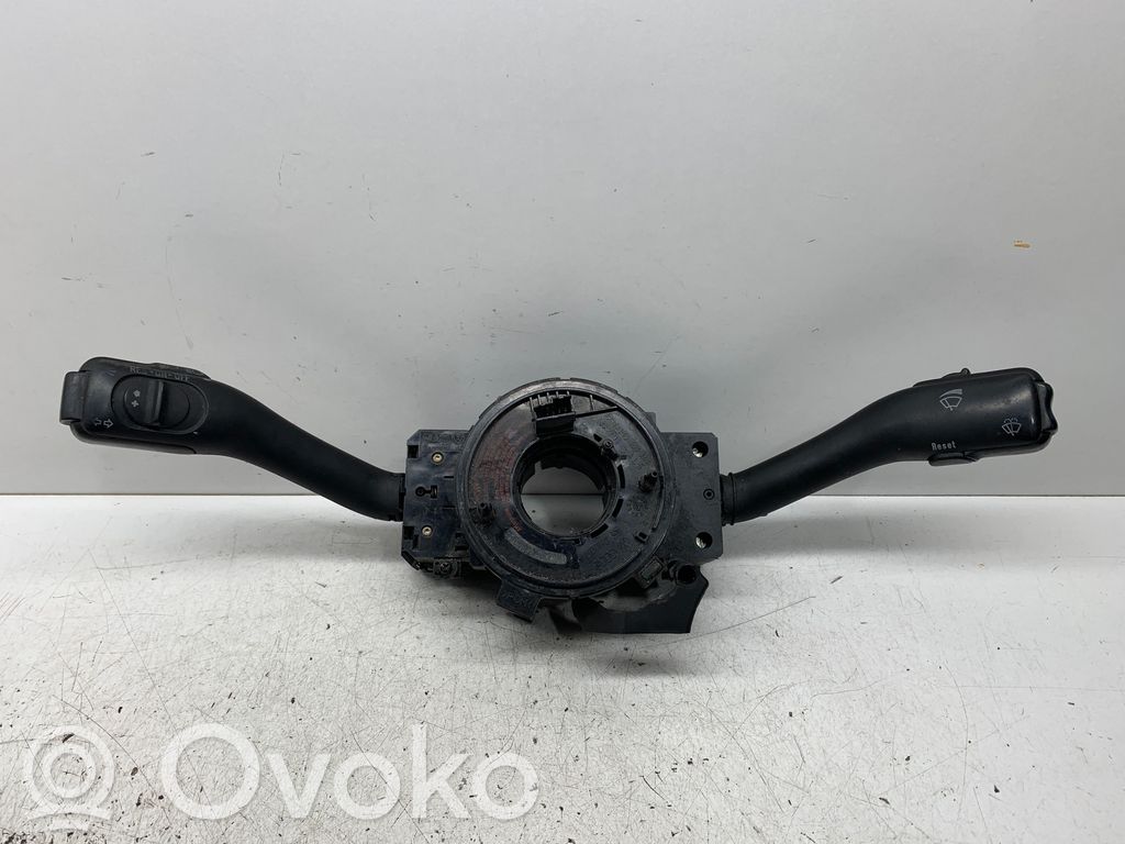 Volkswagen PASSAT B5 Wiper turn signal indicator stalk/switch 