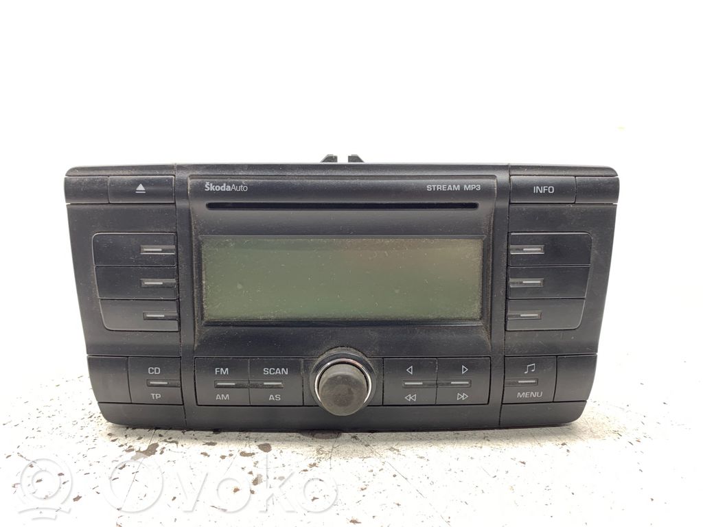 Skoda Octavia Mk2 (1Z) Panel / Radioodtwarzacz CD/DVD/GPS 