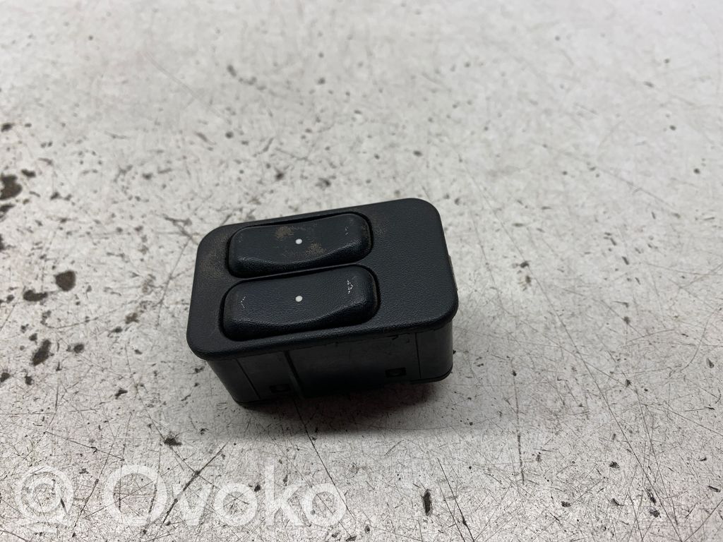 Opel Zafira A Electric window control switch 
