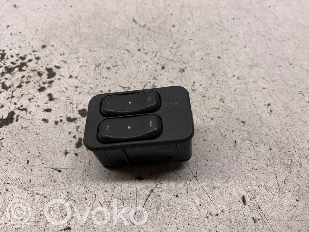Opel Meriva A Electric window control switch 