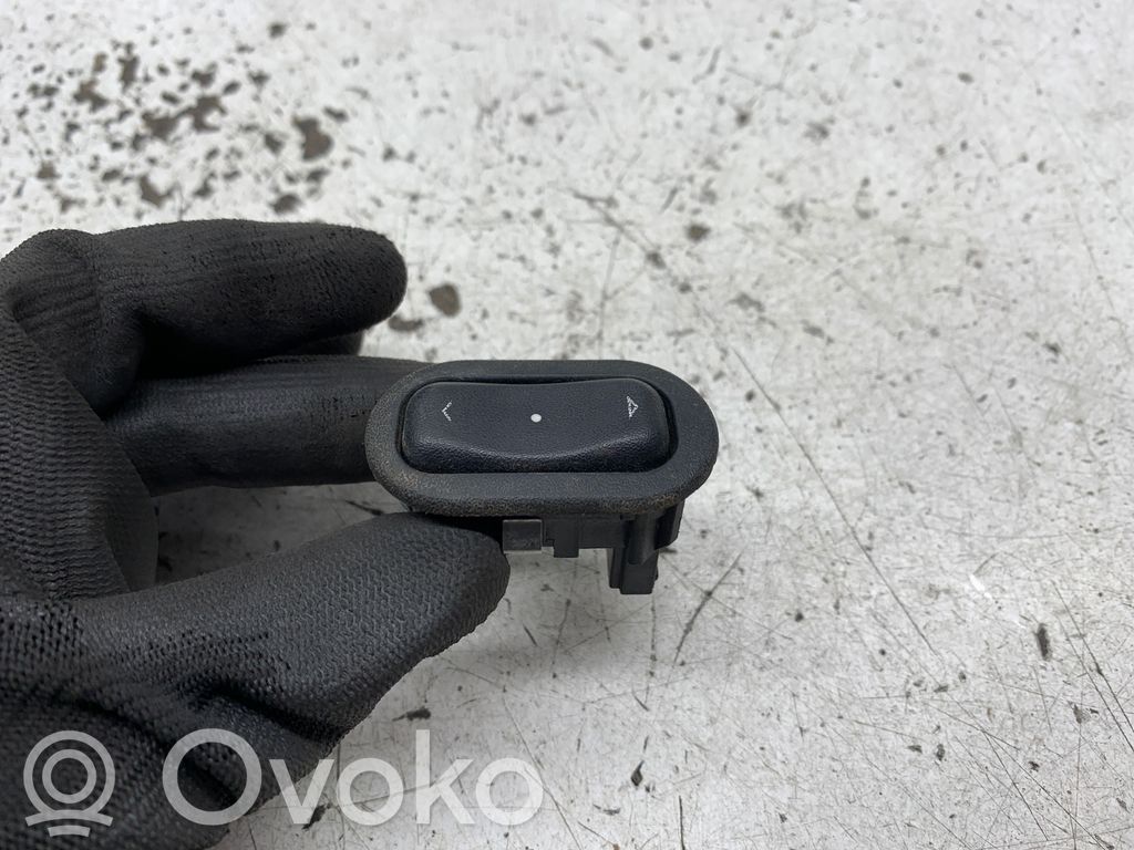 Opel Zafira A Electric window control switch 