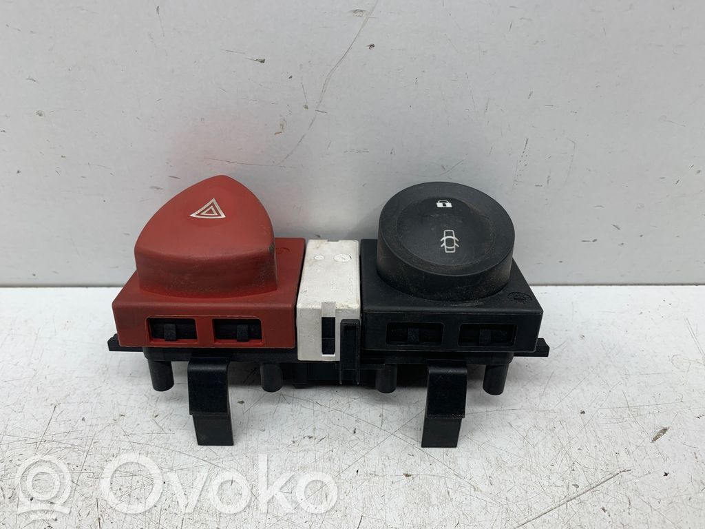Renault Megane II Hazard light switch 