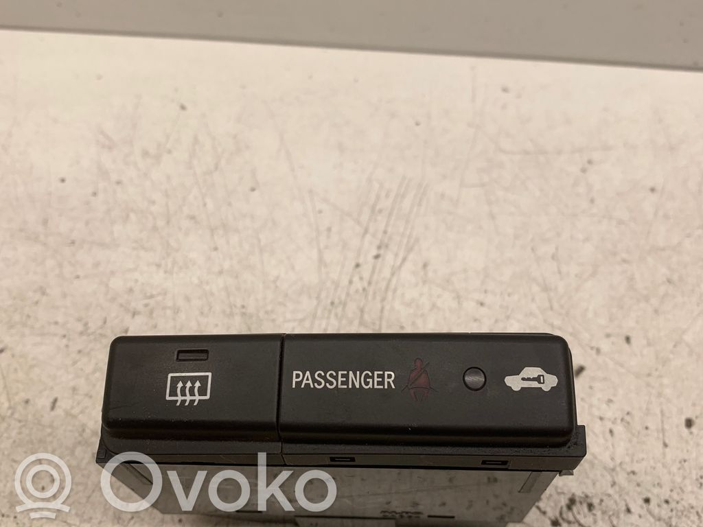 Toyota Avensis T220 Przycisk / Przełącznik ogrzewania szyby przedniej / czołowej 