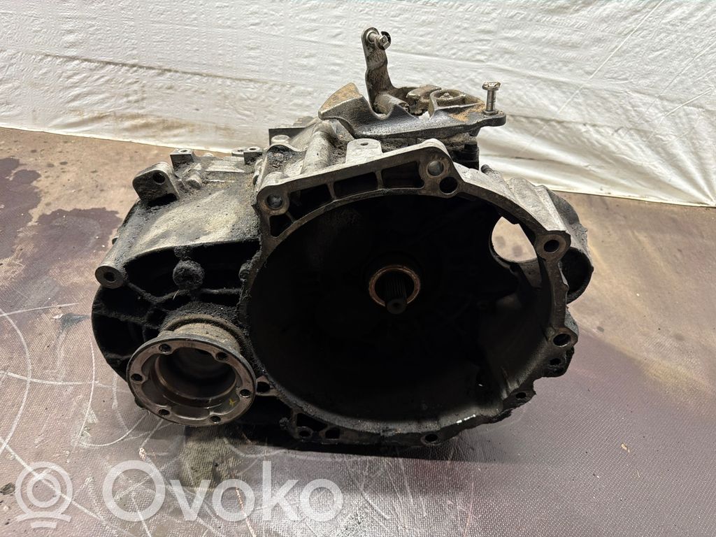 Volkswagen PASSAT B6 Manual 6 speed gearbox 