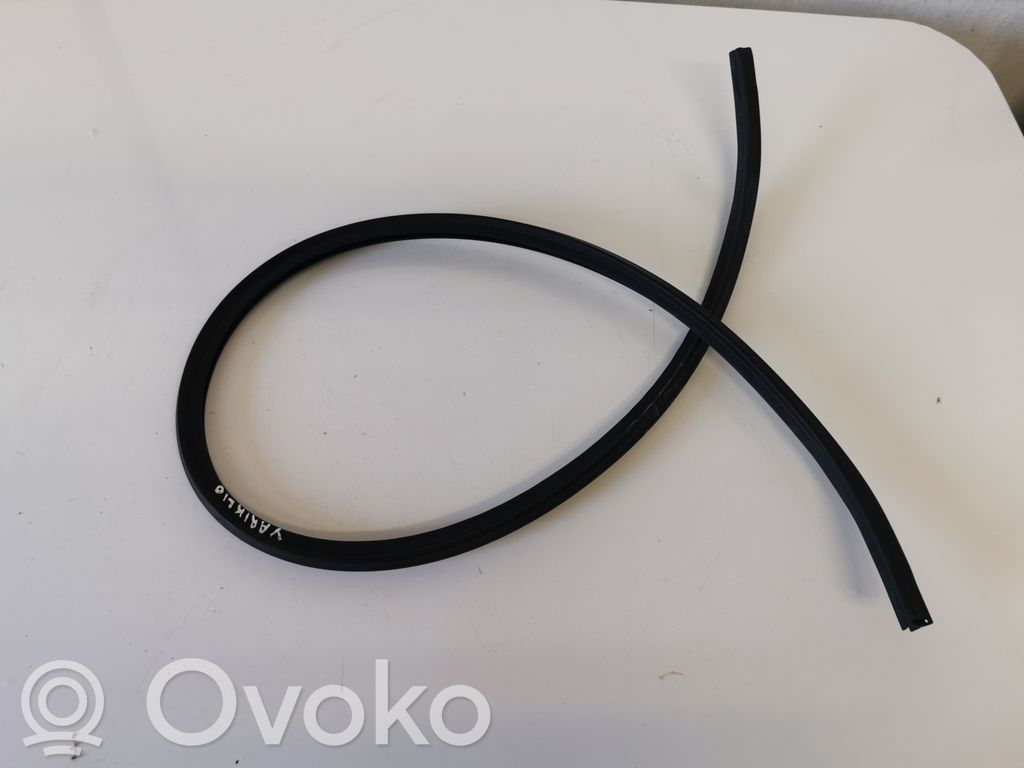 Volvo XC60 Engine compartment rubber 