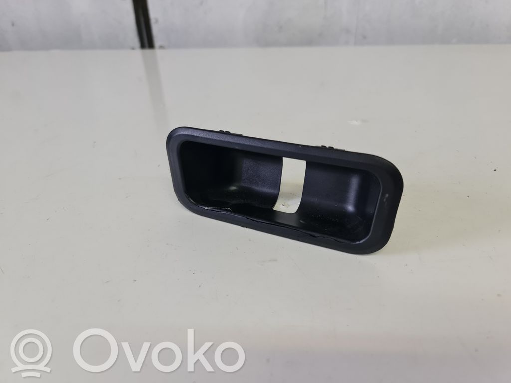 BMW X5 F15 Osłona rygla zamka klapy tylnej 