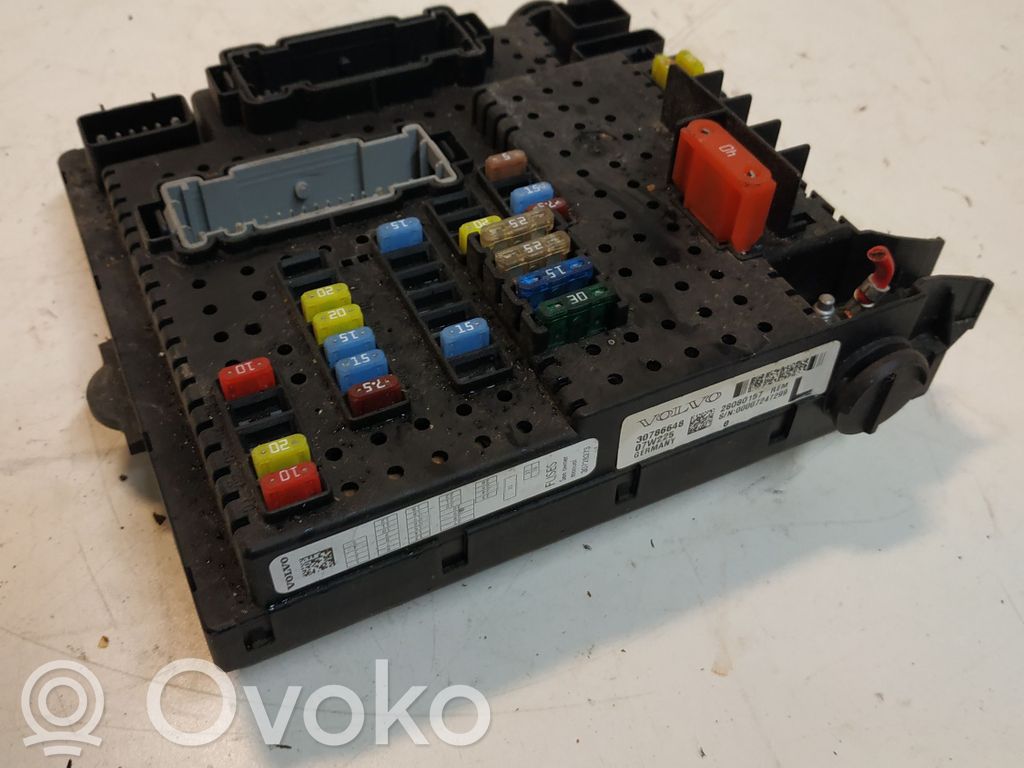 Volvo V70 Fuse module 