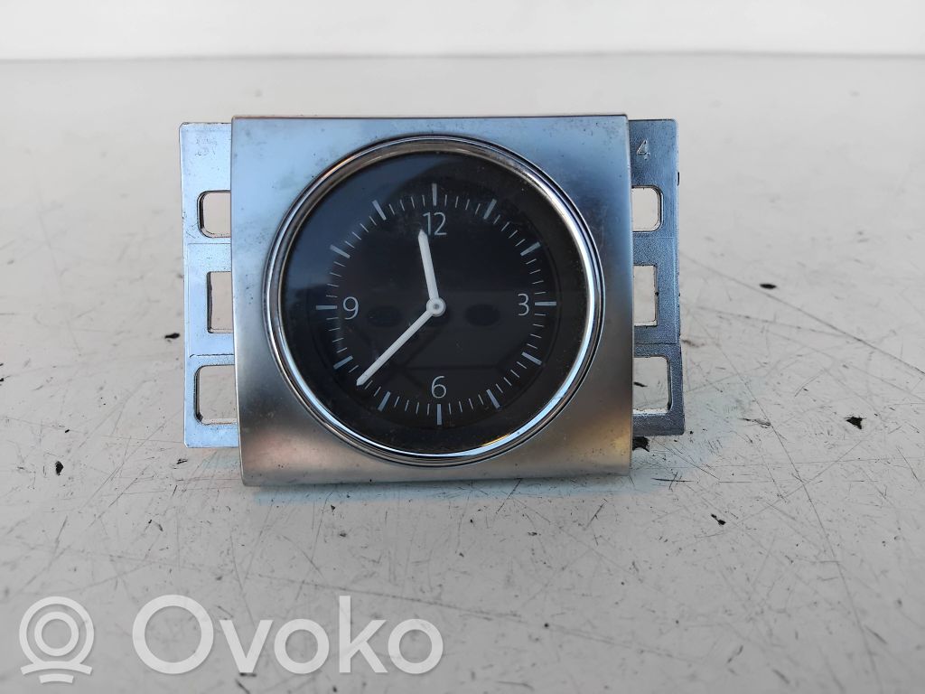 Volkswagen PASSAT B7 Clock 