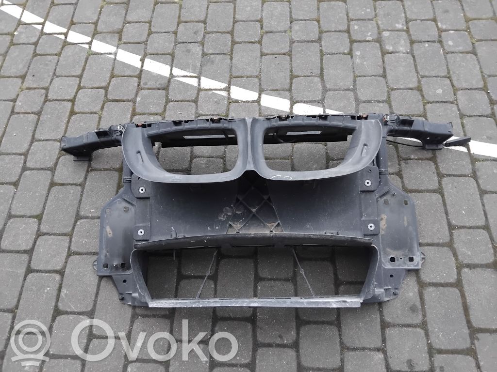 BMW 1 E81 E87 Radiatorių panelė 