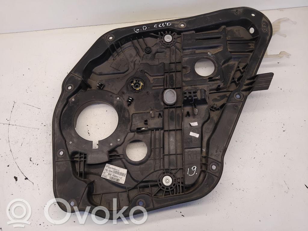 KIA Ceed Rear window lifting mechanism without motor 