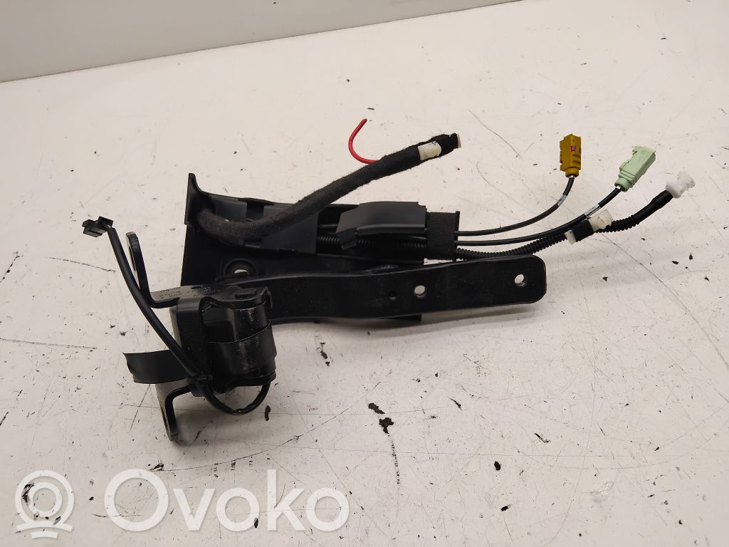 BMW i3 Tailgate/trunk/boot hinge 
