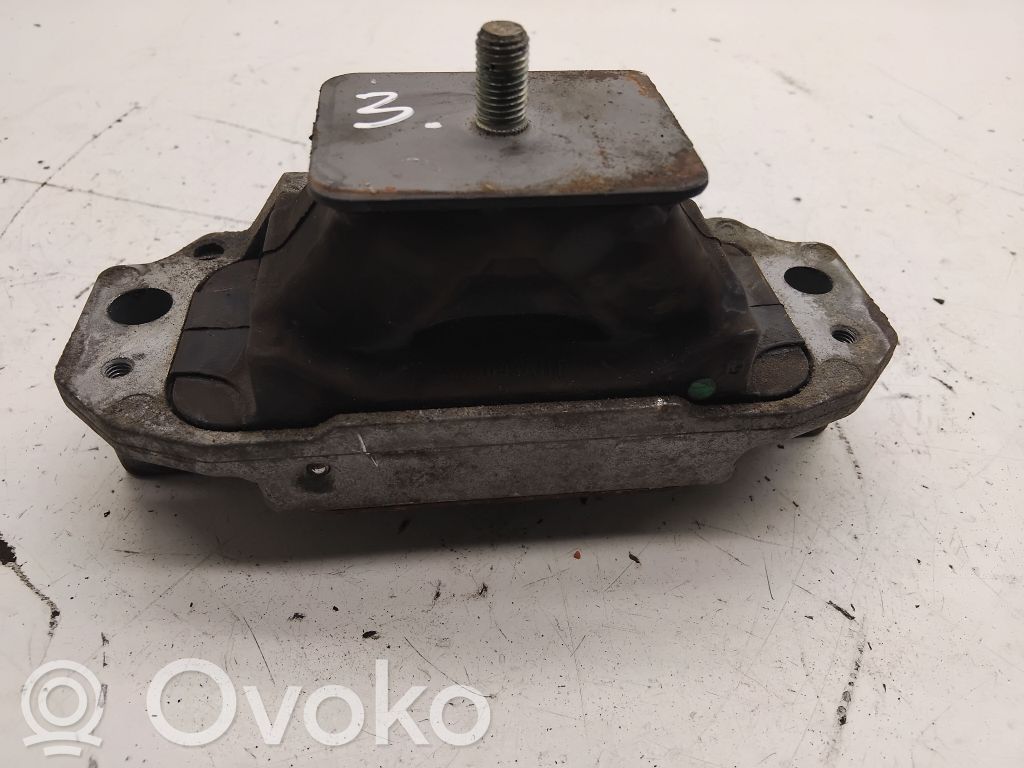 Mitsubishi Outlander Engine mounting bracket 