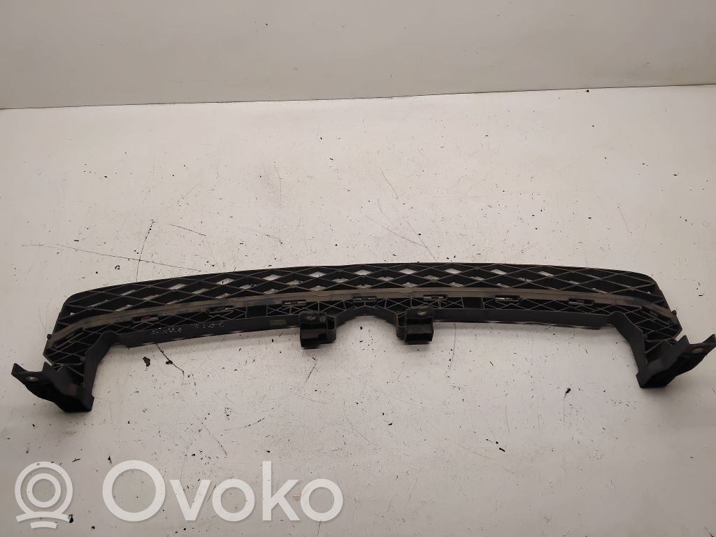 Volkswagen PASSAT B7 Soporte del parachoques delantero 