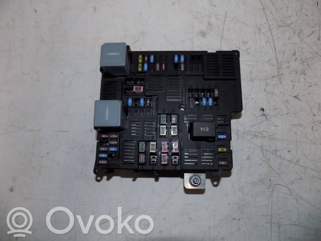 Volvo XC90 Skrzynka bezpieczników / Komplet 