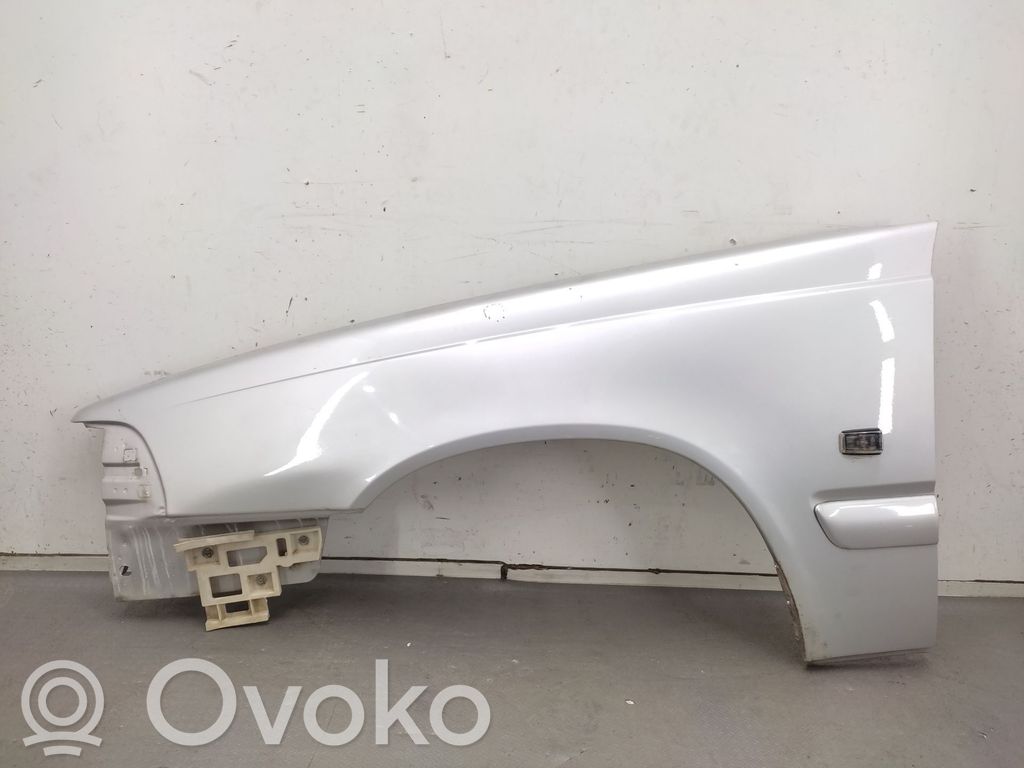 Volvo S70  V70  V70 XC Błotnik przedni 