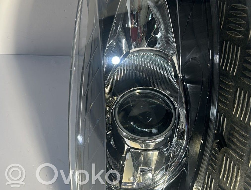 Phare frontale   260101858R