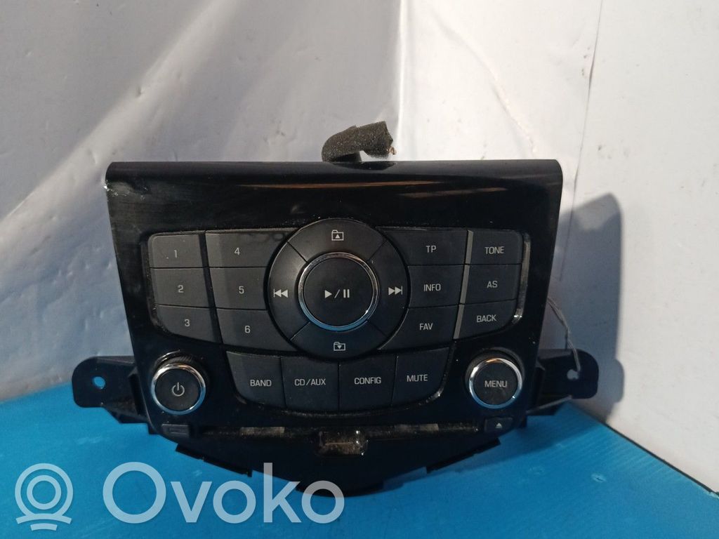 Chevrolet Cruze Konsola środkowa / Radio / GPS 