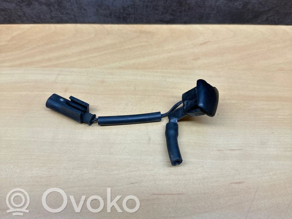 BMW 5 E60 E61 Windshield washer spray nozzle 