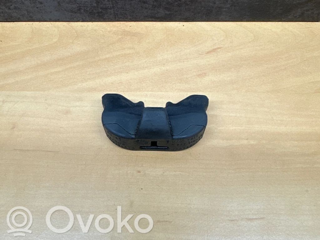 BMW 5 E60 E61 Radiator mount bracket 