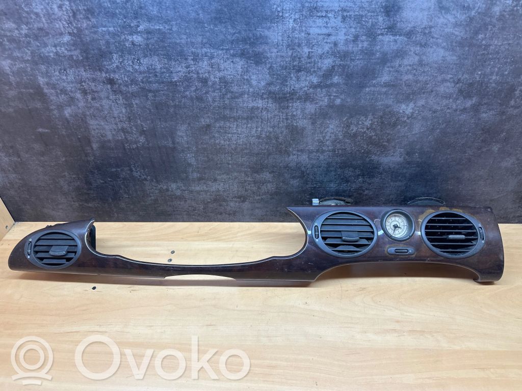 Rover 75 Moldura de la unidad delantera de radio/GPS 