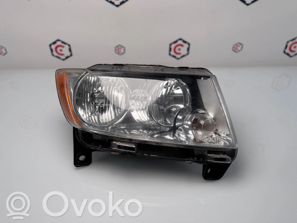 Jeep Grand Cherokee Lampa przednia 