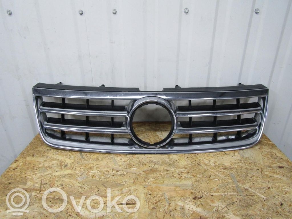 Volkswagen Touareg I Maskownica / Grill / Atrapa górna chłodnicy 