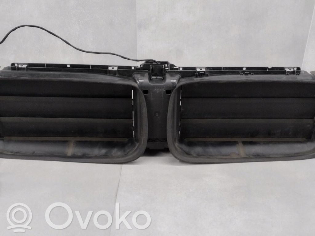 BMW 2 F45 Radiatoru dekoratīvā apdare 