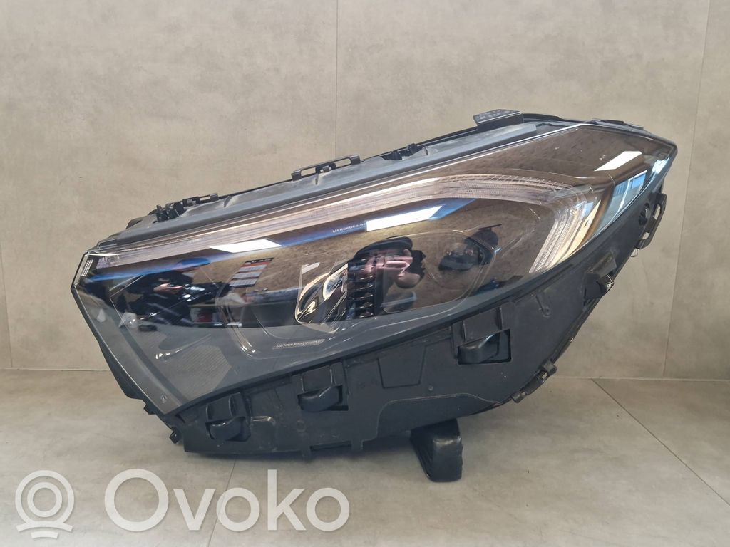 Mercedes-Benz EQA Scheinwerfer 