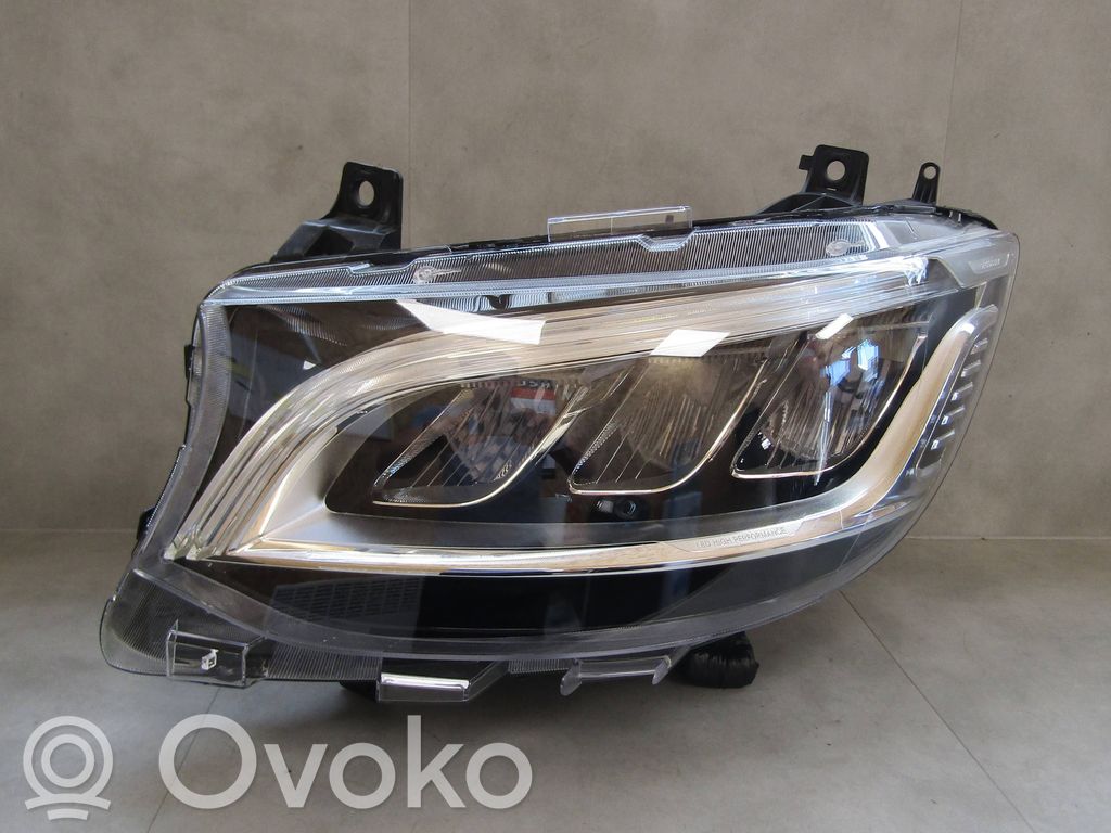 Mercedes-Benz Sprinter W907 W910 Lampa przednia 
