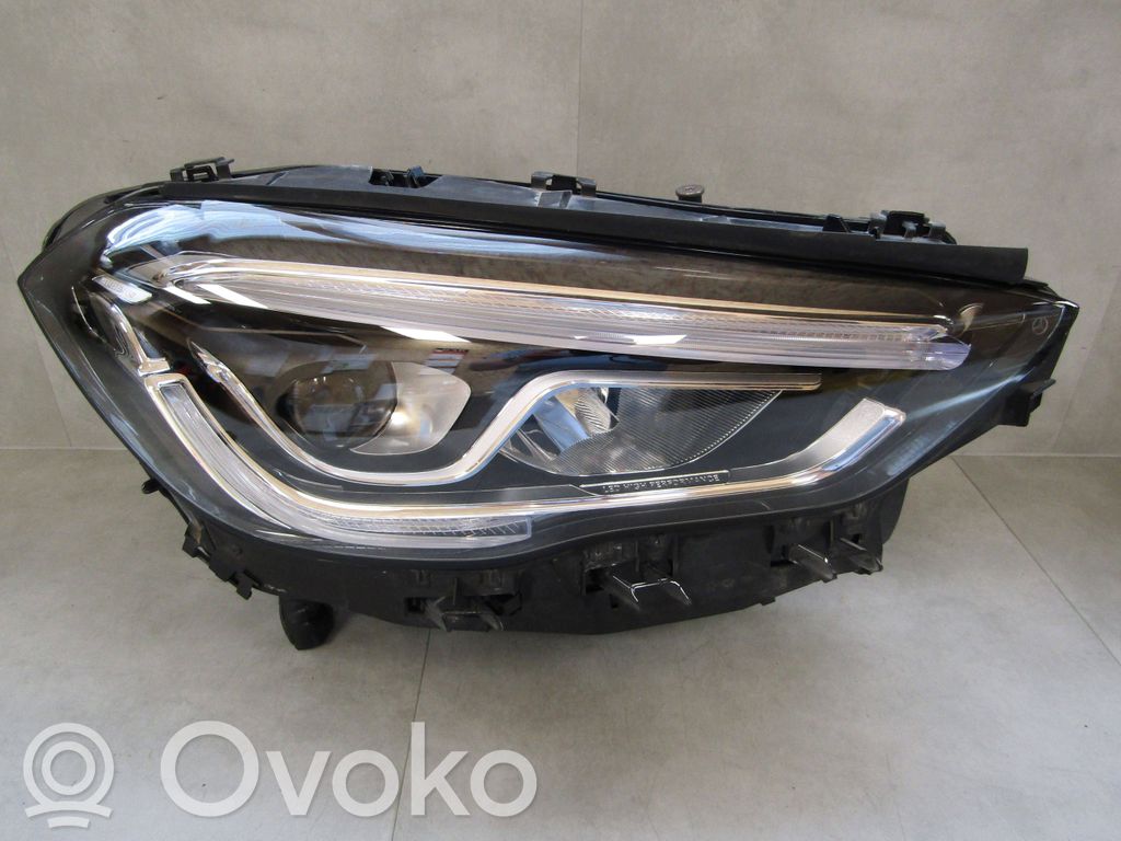 Mercedes-Benz GLA H247 Lampa przednia 