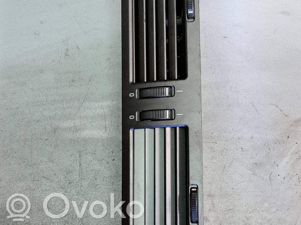 BMW 7 E65 E66 Centrinės oro grotelės 