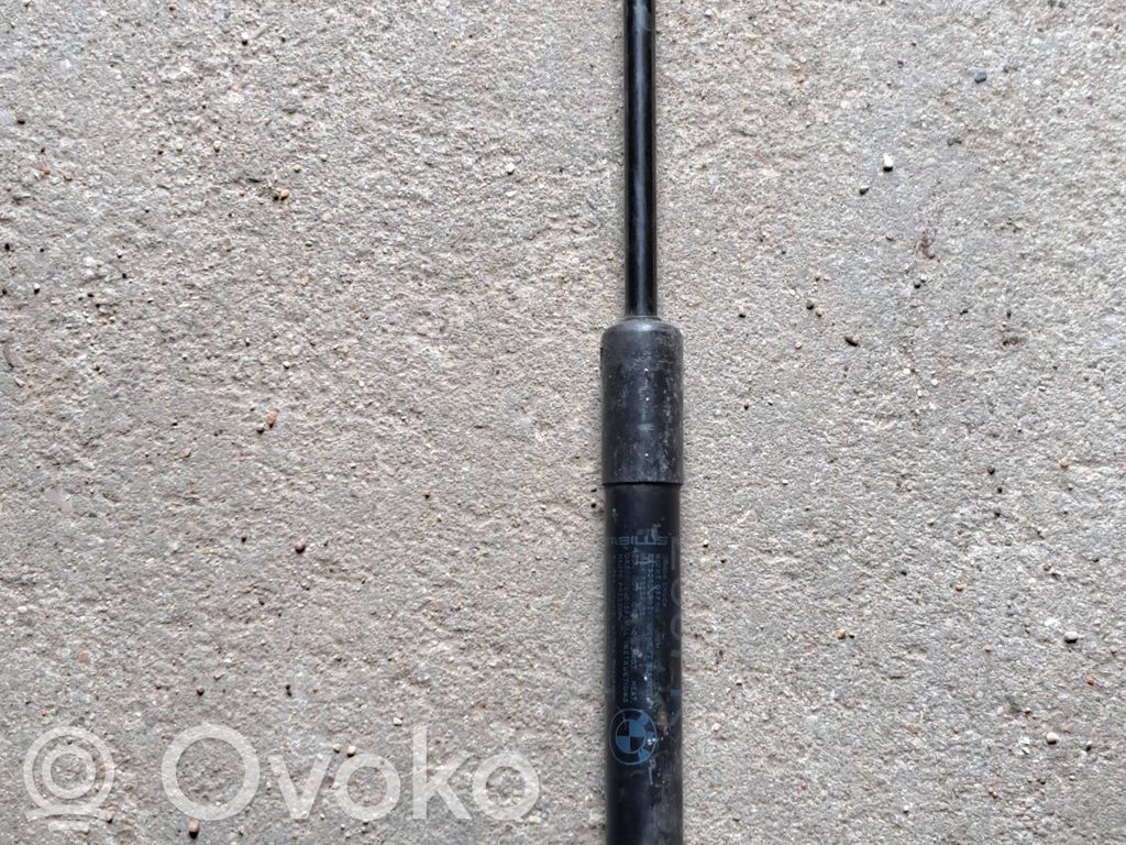 BMW 5 E60 E61 Amortizatorius variklio dangčio 