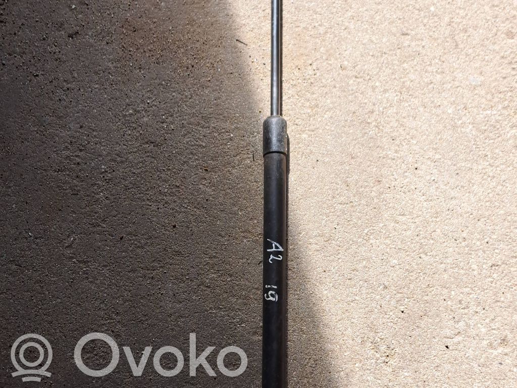 Audi A2 Amortizatorius galinio dangčio 