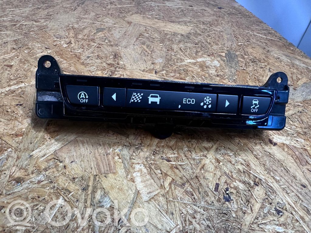 Jaguar F-Pace A set of switches 