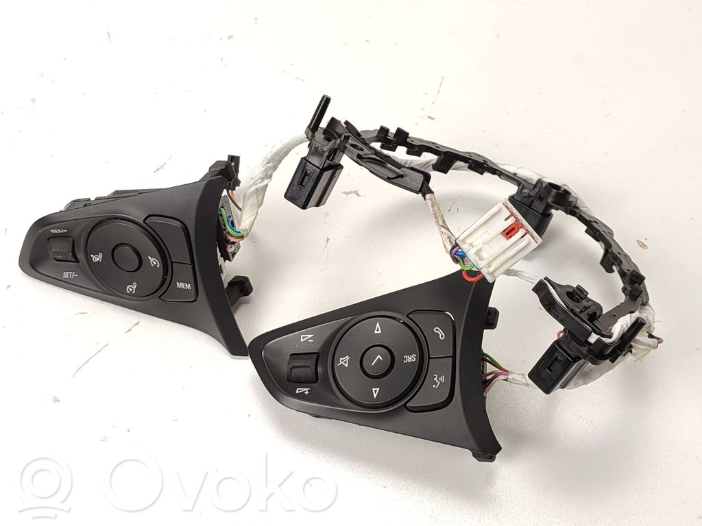 Opel Corsa F Boutons / interrupteurs volant 