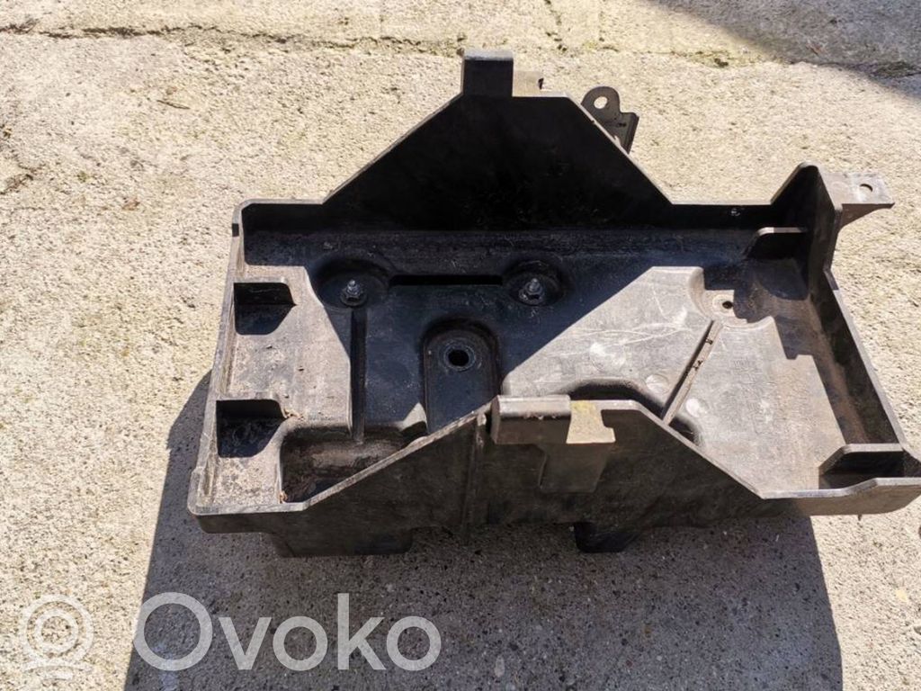 Mazda CX-7 Półka akumulatora 