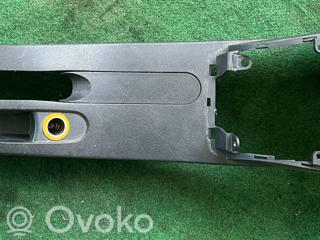 Renault Clio III Center console 