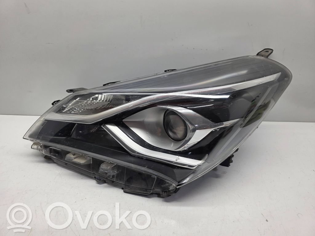 Toyota Yaris Lampa przednia 