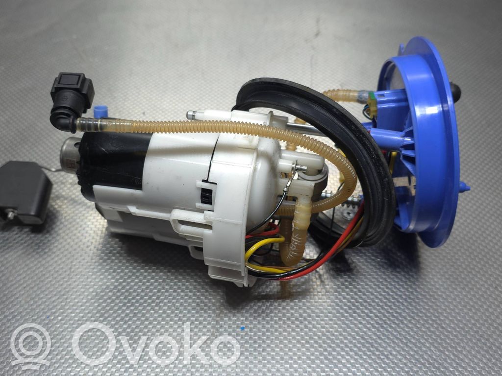 Pompe à carburant   8V0919087A