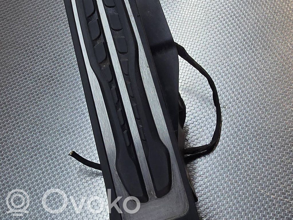 Accelerator throttle pedal   6889825