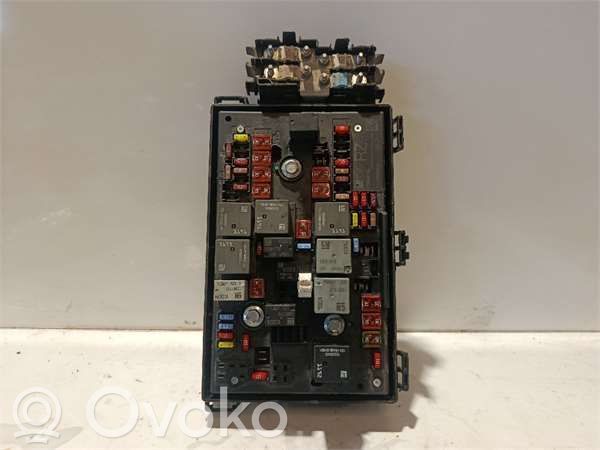 Opel Astra J Módulo de fusible 