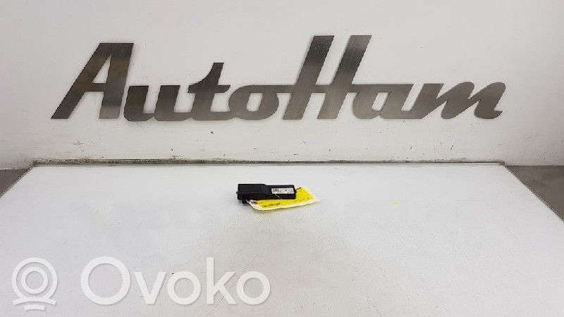 Opel Corsa E Pystyantennivahvistin 