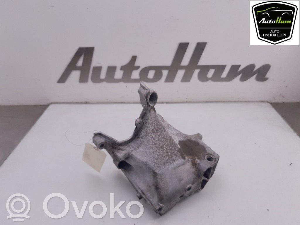 Volkswagen Golf VII Engine mount bracket 