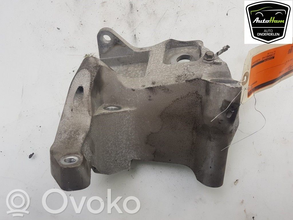 Volvo XC60 Engine mount bracket 