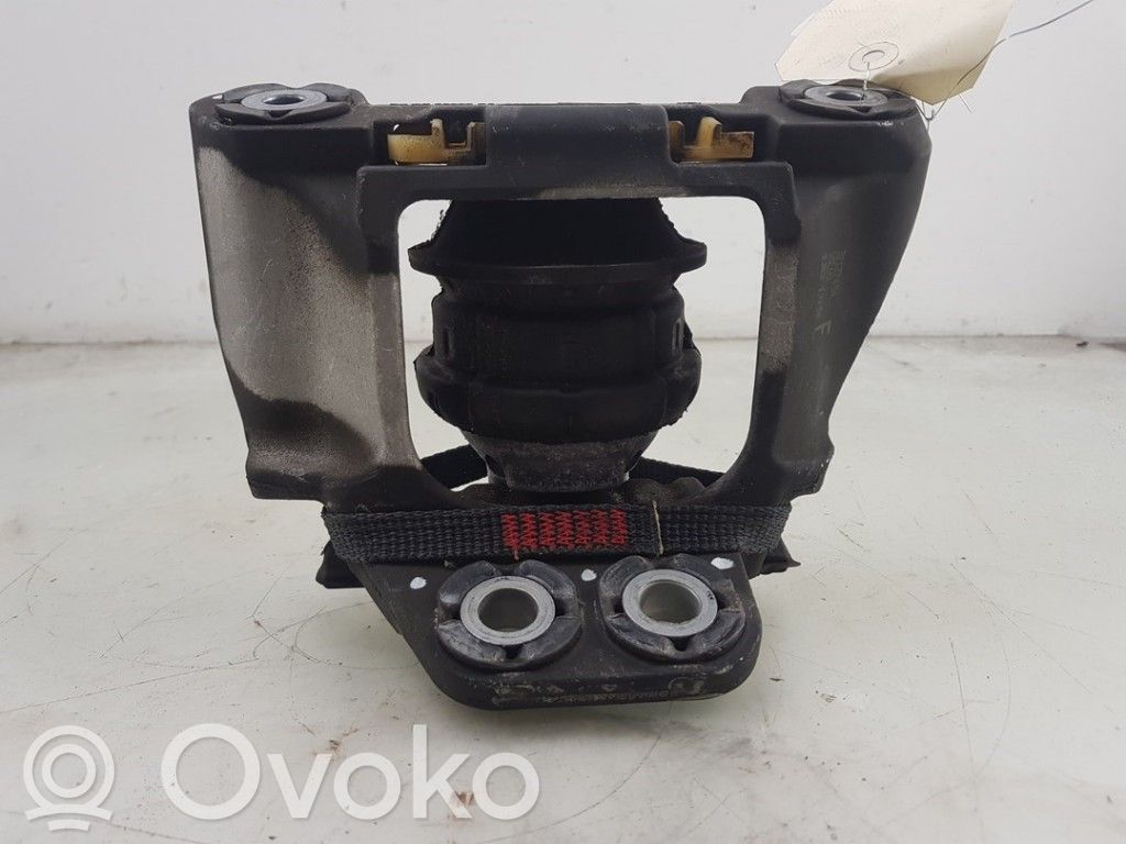Engine mount bracket   31686885,31686885